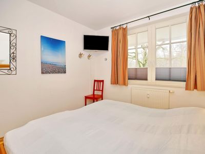 1. Schlafzimmer mit 2. TV