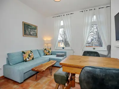 Wohnzimmer mit Schlafsofa