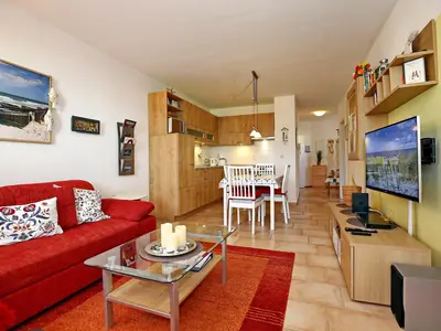 Wohnzimmer mit Blick zur Küche