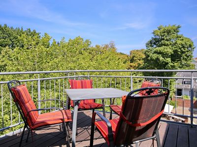 Dachterrasse mit Gartenmöbeln