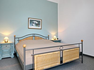 erstes Schlafzimmer mit Doppelbett