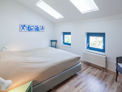 erstes Schlafzimmer mit Doppelbett