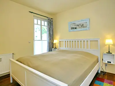 Schlafzimmer mit Doppelbett