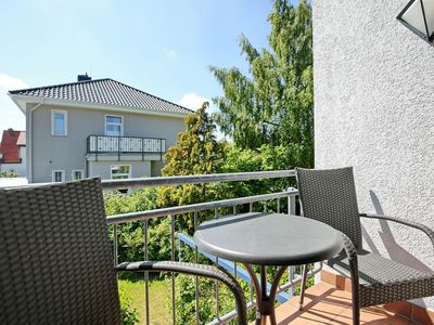 Süd-Balkon mit Gartenblick