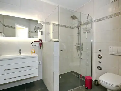 Badezimmer mit Dusche