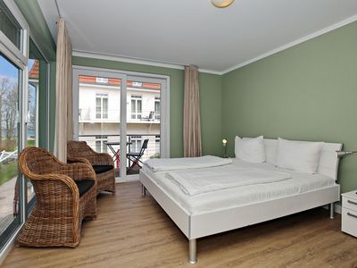 Schlafzimmer mit Doppelbett