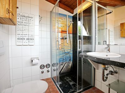 Badezimmer mit Dusche