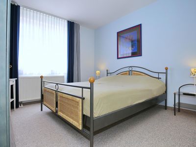 Schlafzimmer mit Doppelbett