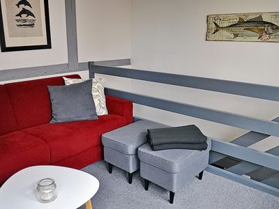 Wohnzimmer mit Schlafcouch Hocker