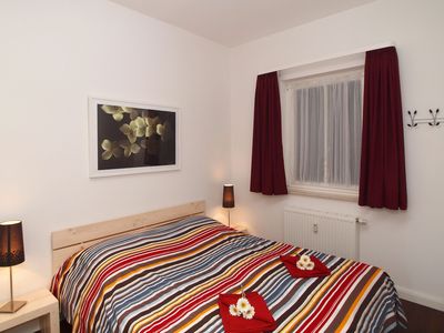 Schlafzimmer mit Doppelbett