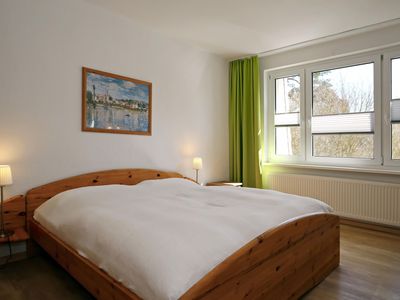 Schlafzimmer mit Doppelbett