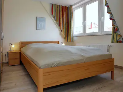 erstes Schlafzimmer mit Doppelbett erstes Schlafzimmer mit Doppelbett