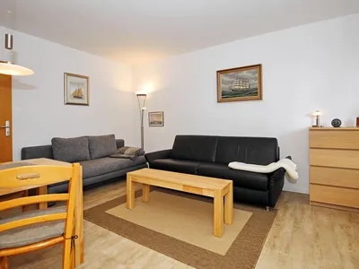 Wohnzimmer mit Sitzecke und Schlafcouch Wohnzimmer mit Sitzecke und Schlafcouch