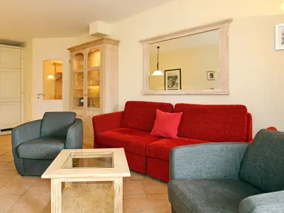 Wohnbereich mit 2-er Sofa und 2 Sesseln