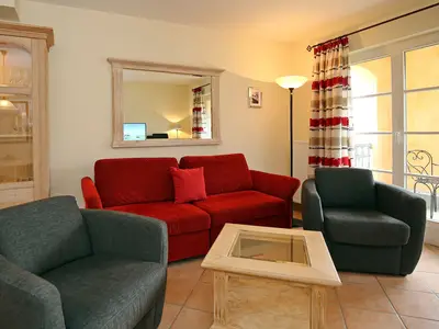 Wohnbereich mit Sitzecke und Couchtisch