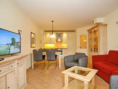 Wohn-und Essbereich mit Küchenzeile