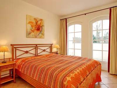 Schlafzimmer mit Doppelbett