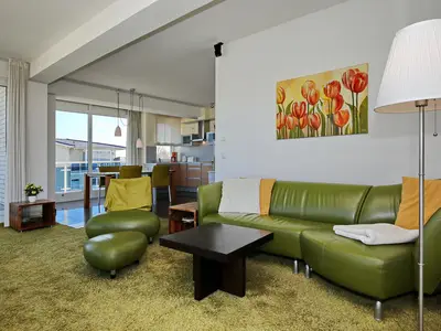 Wohnzimmer mit Blick zur Küche