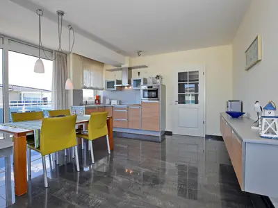 Wohnzimmer mit Blick zur Küche