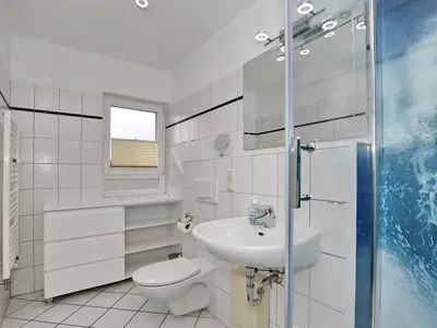 Badezimmer mit WC und Fenster Badezimmer mit WC und Fenster