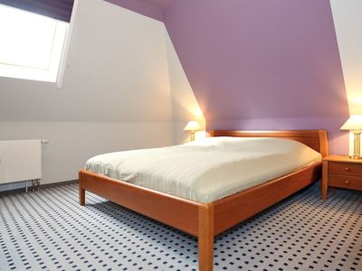 Schlafzimmer mit Doppelbett