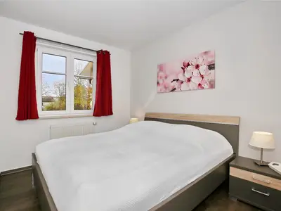 Schlafzimmer mit Doppelbett