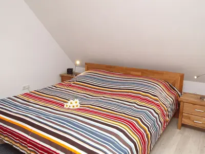 Schlafzimmer mit Doppelbett