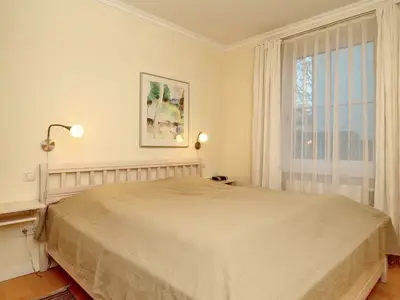 Schlafzimmer mit Doppelbett