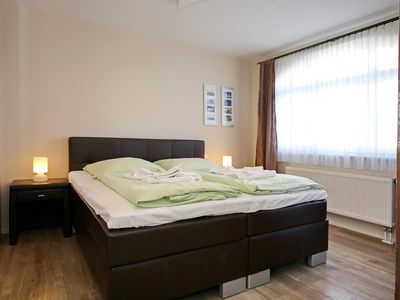 Schlafzimmer mit Doppelbett