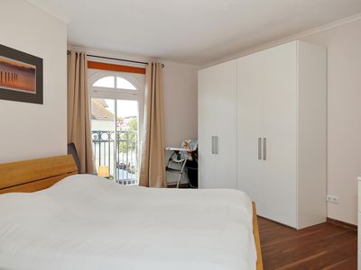 1.Schlafzimmer mit Kleiderschrank