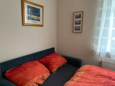 2. Schlafzimmer mit ausgezogener Schlafcouch