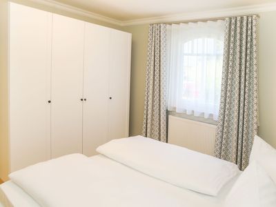 1. Schlafzimmer mit Kleiderschrank