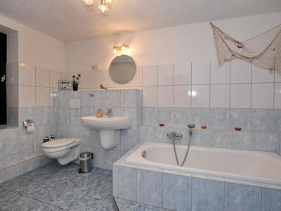 Badezimmer mit Badewanne