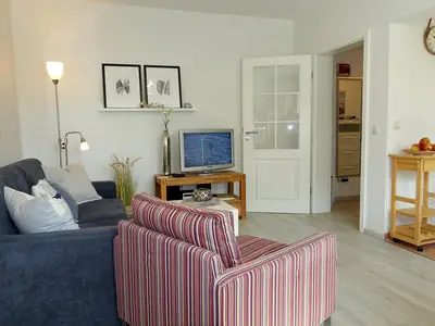 Wohnzimmer mit Sessel und Couch Wohnzimmer mit Sessel und Couch