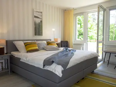Schlafzimmer mit Doppelbett Schlafzimmer mit Doppelbett