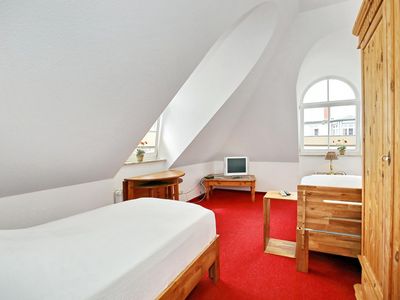 2. Schlafzimmer mit zwei Einzelbetten