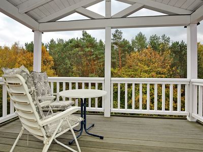 Balkon mit Ausblick auf den Stadtwald