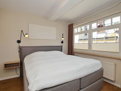 1. Schlafzimmer mit Boxspringbett