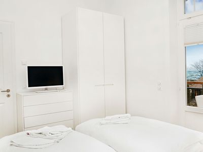 zweites Schlafzimmer mit TV