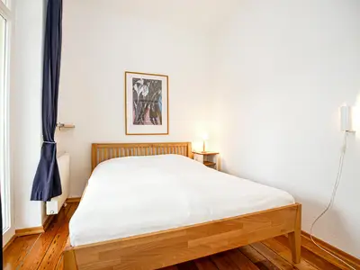 Schlafzimmer mit Doppelbett