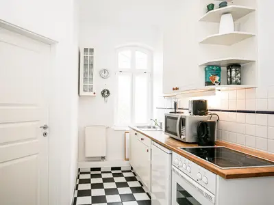 Küchenzeile mit Backofen