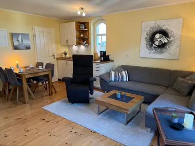 Wohnzimmer mit Blick zur Küche