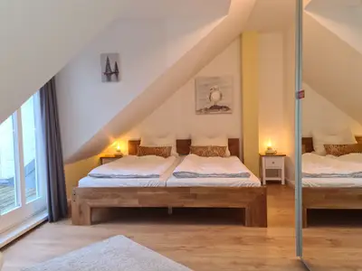 Schlafzimmer mit Doppelbett