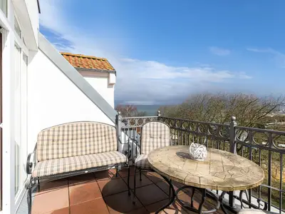 Balkon mit Gartenmöbeln