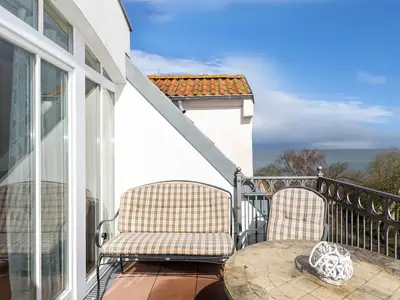 Balkon mit Gartenmöbeln