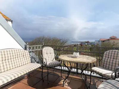 Balkon mit Gartenmöbeln