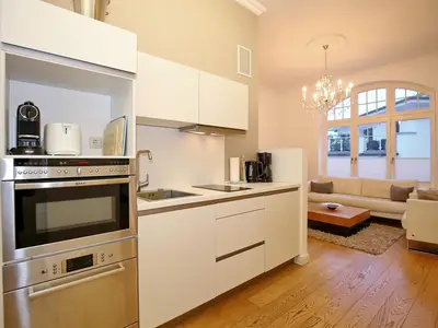 Küche mit Blick zum Wohnzimmer