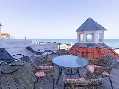 Balkon mit Gartenmöbeln