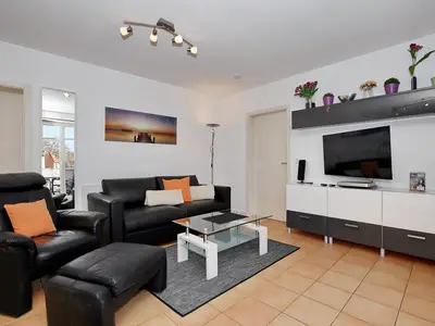 Wohnzimmer mit Sitzgruppe und TV Wohnzimmer mit Sitzgruppe und TV