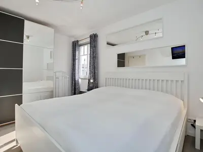 Schlafzimmer mit Kleiderschrank Schlafzimmer mit Kleiderschrank